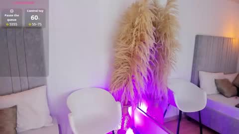 Snapshot of martina_adams chatting on 05.23.26 mari online show from 05.23.26