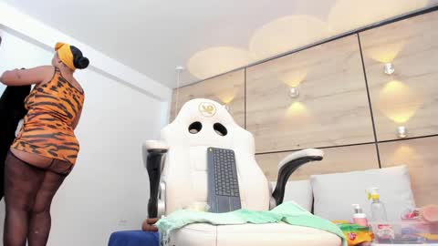 martina touss  online show from 02.01.25