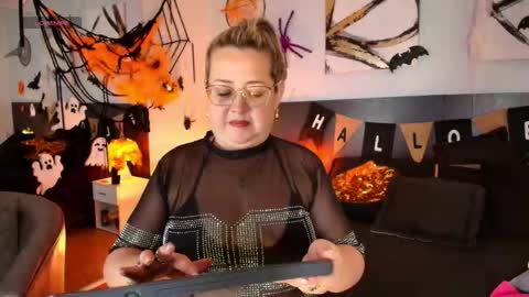 Snapshot of martinacaicedo chatting on 10.25.25 Martina Caicedo online show from 10.25.25