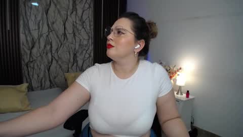 Snapshot of martinaguzmann chatting on 02.14.25 Martina online show from 02.14.25