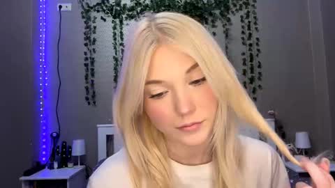 Lisa online show from 01.08.26