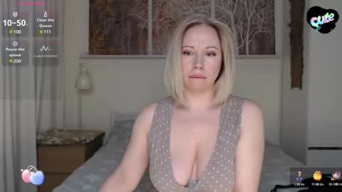 Snapshot of mary__linn chatting on 02.10.25 Mary linn online show from 02.10.25
