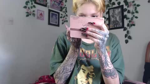                      100   online show from 01.08.25