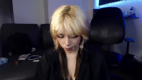                      100   online show from 02.21.25