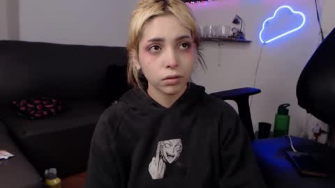                      100   online show from 03.06.25