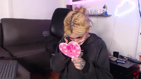                      100   online show from 03.07.25