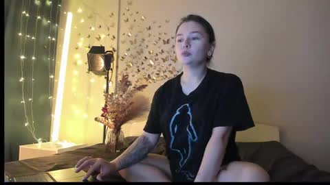 Snapshot of mary_julia chatting on 04.27.26 Julia online show from 04.27.26
