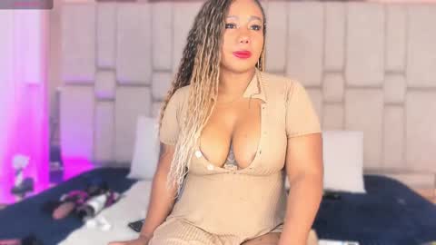 Snapshot of mary_kisss chatting on 10.08.25 online show from 10.08.25