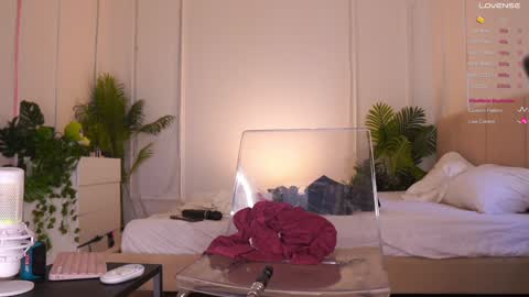 Caroline  qeeentease - ints qeentease - twitter online show from 02.07.26