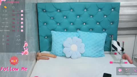 Snapshot of mary_mood_ chatting on 05.25.26 Mary Moon online show from 05.25.26
