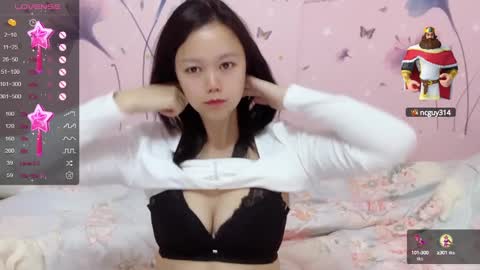 Snapshot of mary_uu chatting on 01.11.25 mary_uu online show from 01.11.25
