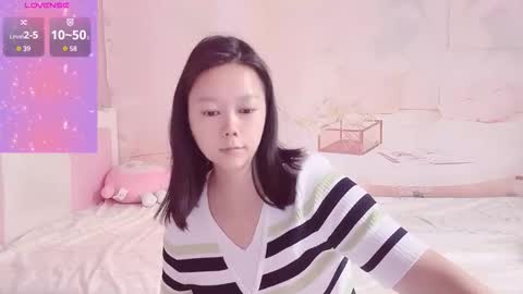 Snapshot of mary_uu chatting on 10.27.25 mary_uu online show from 10.27.25