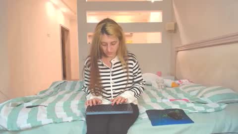 marya442004 online show from 10.17.25