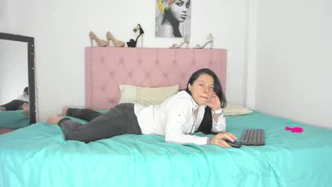 Krystamarale online show from 12.16.25