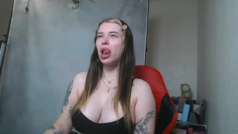 Snapshot of maryh0tlove chatting on 06.18.26 maryh0tlove online show from 06.18.26