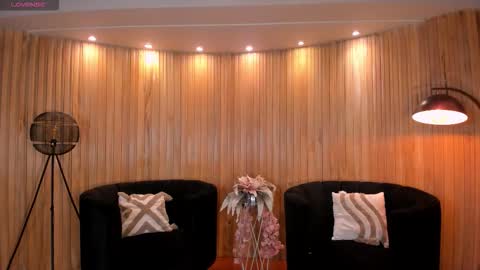 Snapshot of marylewis_ chatting on 02.08.26 Mary online show from 02.08.26