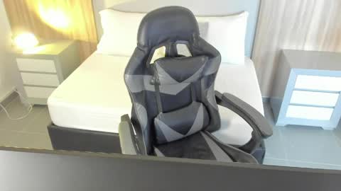 M A R Y L I N online show from 04.18.26