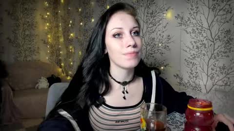 Snapshot of marylou_ chatting on 11.07.25 Mary Lou online show from 11.07.25