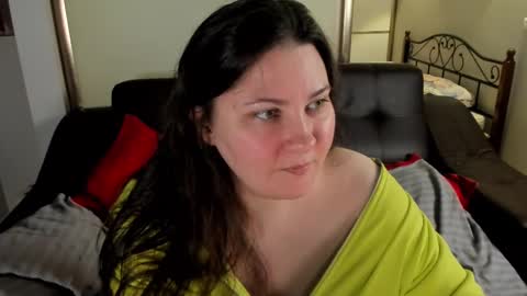 Snapshot of maryswon chatting on 03.11.25 Mary online show from 03.11.25