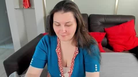 Snapshot of maryswon chatting on 10.13.25 Mary online show from 10.13.25