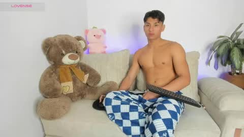 Snapshot of mash_angelo chatting on 05.29.26 mash_angelo online show from 05.29.26