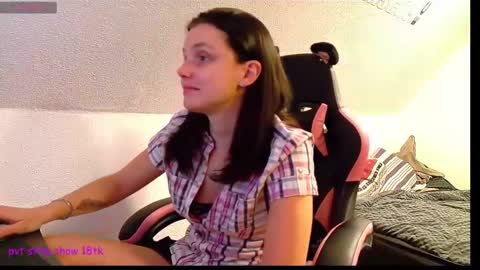 Queeny Kathy  Online at 2030 MEZ Sunday  Wednesday online show from 02.21.25