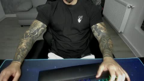 Snapshot of masterkingmuscle chatting on 01.12.25 masterkingmuscle online show from 01.12.25