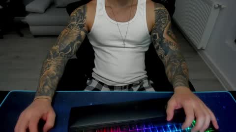 Snapshot of masterkingmuscle chatting on 02.11.25 masterkingmuscle online show from 02.11.25