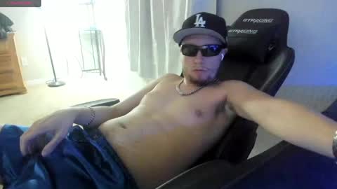 Snapshot of mastermusclebro chatting on 05.12.26 mastermusclebro online show from 05.12.26