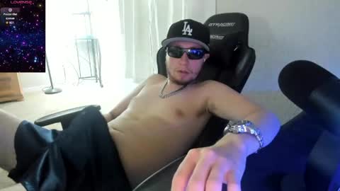 Snapshot of mastermusclebro chatting on 05.27.26 mastermusclebro online show from 05.27.26