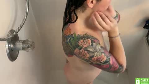 Snapshot of matchingtracksuits chatting on 12.17.24 Jer and Kel online show from 12.17.24