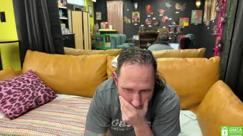 Snapshot of matchingtracksuits chatting on 02.24.25 Jer and Kel online show from 02.24.25