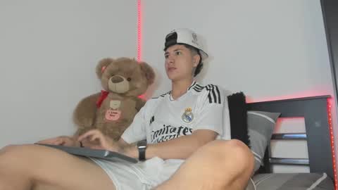 Snapshot of mateo_escobar chatting on 11.03.25 mateo_escobar online show from 11.03.25