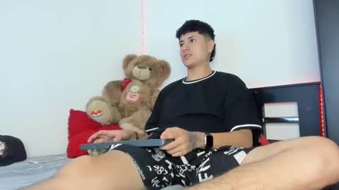 Snapshot of mateo_escobar chatting on 11.04.25 mateo_escobar online show from 11.04.25