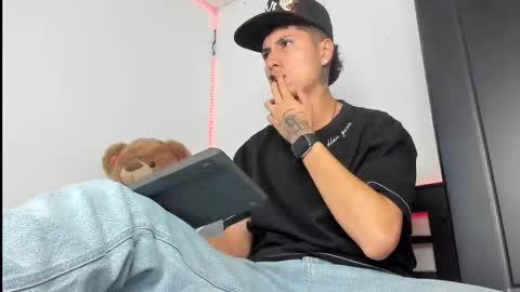 Snapshot of mateo_escobar chatting on 11.07.25 mateo_escobar online show from 11.07.25