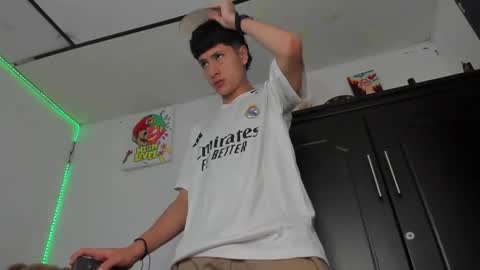 Snapshot of mateo_escobar chatting on 11.19.25 mateo_escobar online show from 11.19.25