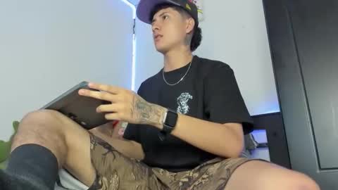 Snapshot of mateo_escobar chatting on 11.20.25 mateo_escobar online show from 11.20.25