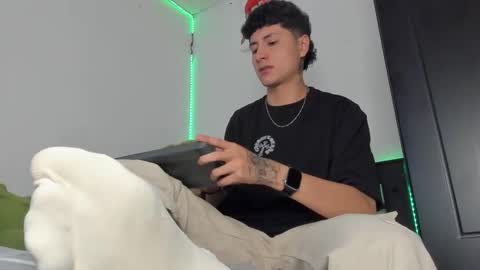 Snapshot of mateo_escobar chatting on 11.22.25 mateo_escobar online show from 11.22.25