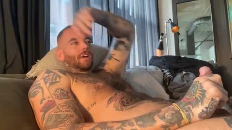 Snapshot of mathewloyal chatting on 10.29.25 Mat Loyal online show from 10.29.25