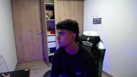 Snapshot of matias_bianco01 chatting on 09.24.25 matias online show from 09.24.25