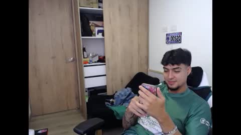 Snapshot of matias_bianco01 chatting on 10.30.25 matias online show from 10.30.25