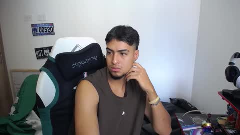 Snapshot of matias_bianco01 chatting on 11.12.25 matias online show from 11.12.25