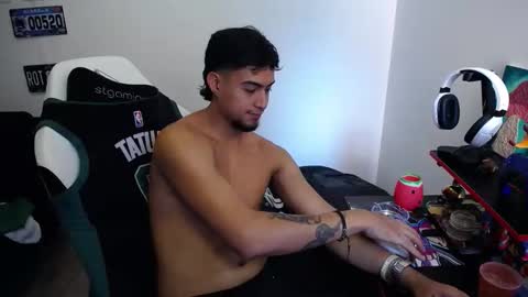 Snapshot of matias_bianco01 chatting on 11.17.25 matias online show from 11.17.25