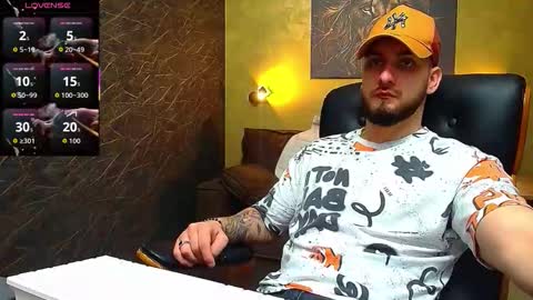 Snapshot of matiasdean chatting on 10.11.25 MatiasDean online show from 10.11.25