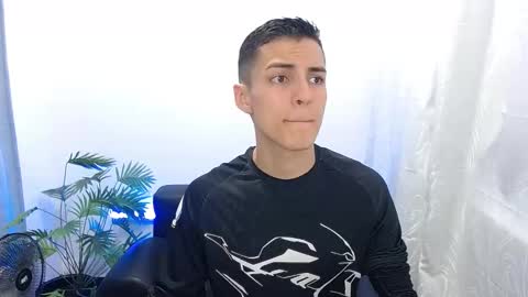 Snapshot of matiius18 chatting on 09.12.25 Matias online show from 09.12.25