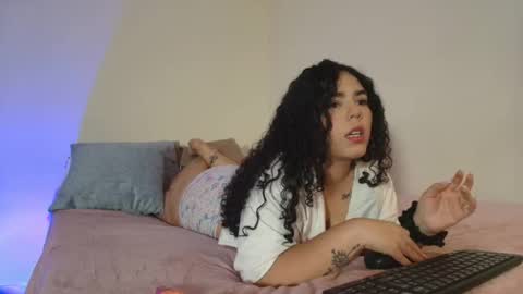 Snapshot of matilda_69x chatting on 10.11.25 Matilda online show from 10.11.25