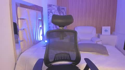 Snapshot of mattthompsonn chatting on 11.24.25 Matt online show from 11.24.25