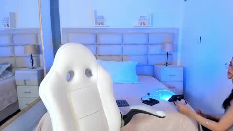 Snapshot of mattthompsonn chatting on 12.18.25 Matt online show from 12.18.25