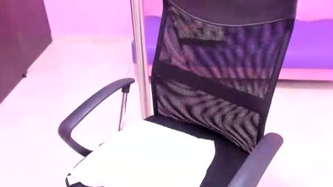 Snapshot of mature__bitch chatting on 12.20.25 call me samantha online show from 12.20.25