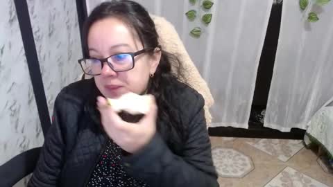 Snapshot of mature_wolf chatting on 03.11.25 Sonia online show from 03.11.25